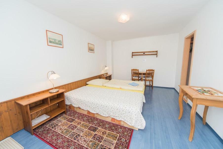 Cesky Brod Pension U Kostela מראה חיצוני תמונה