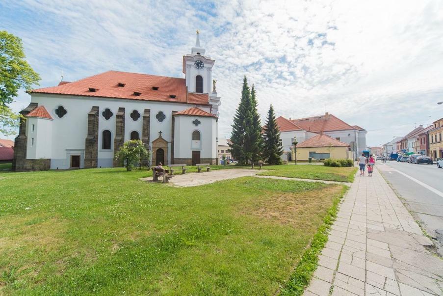 Cesky Brod Pension U Kostela מראה חיצוני תמונה