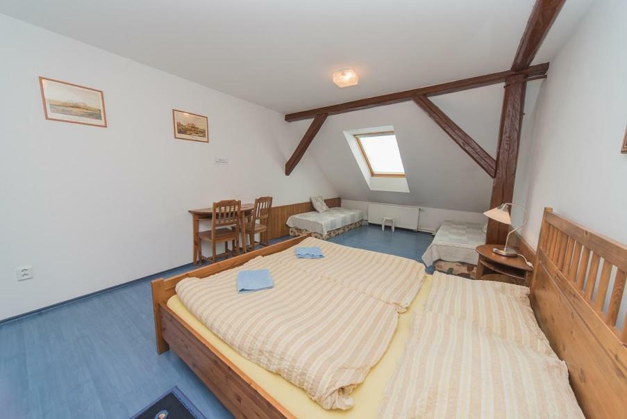 Cesky Brod Pension U Kostela מראה חיצוני תמונה