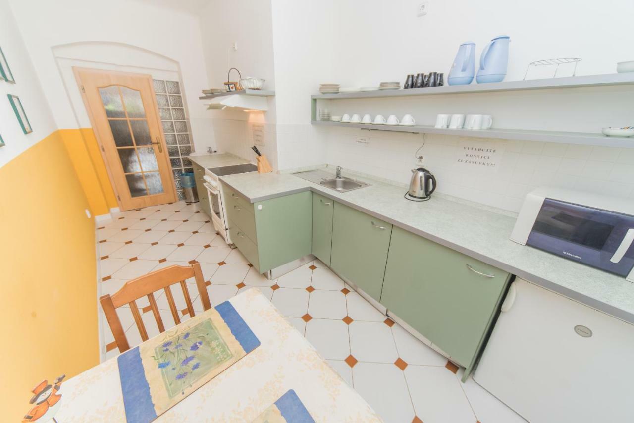 Cesky Brod Pension U Kostela מראה חיצוני תמונה