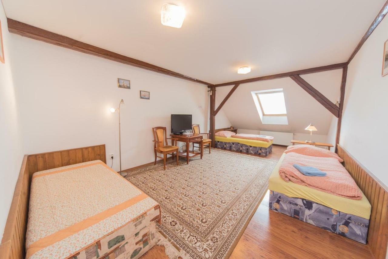 Cesky Brod Pension U Kostela מראה חיצוני תמונה