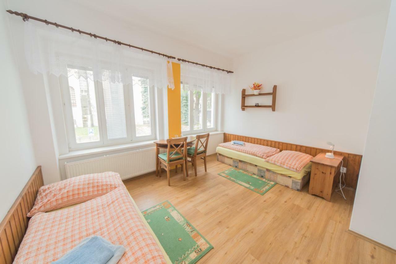 Cesky Brod Pension U Kostela מראה חיצוני תמונה