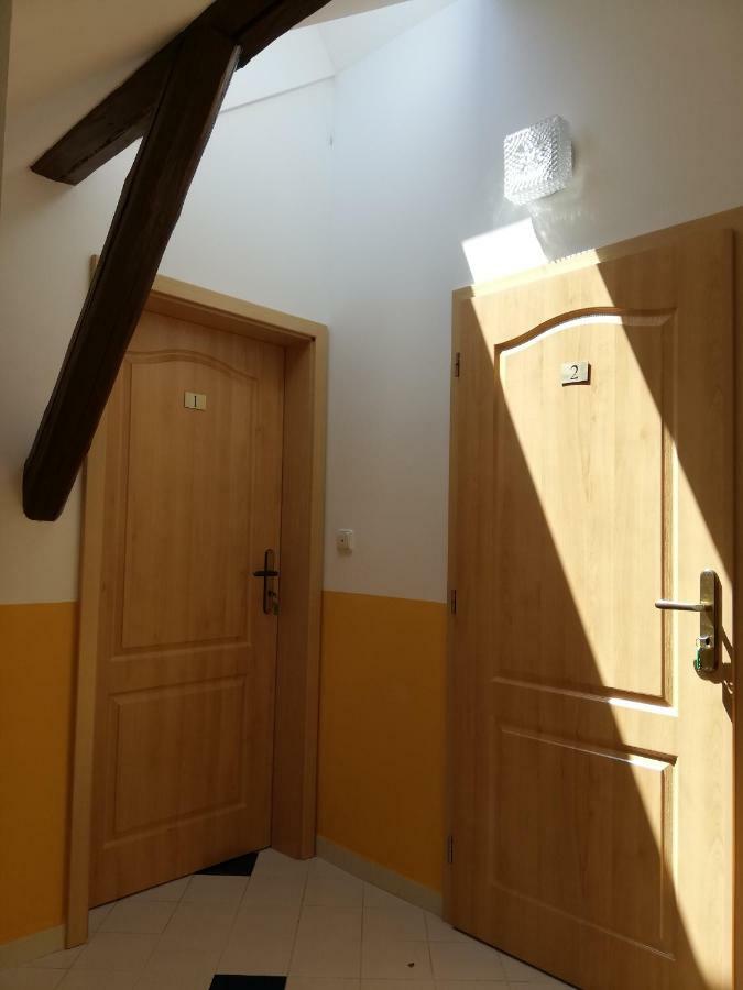 Cesky Brod Pension U Kostela מראה חיצוני תמונה