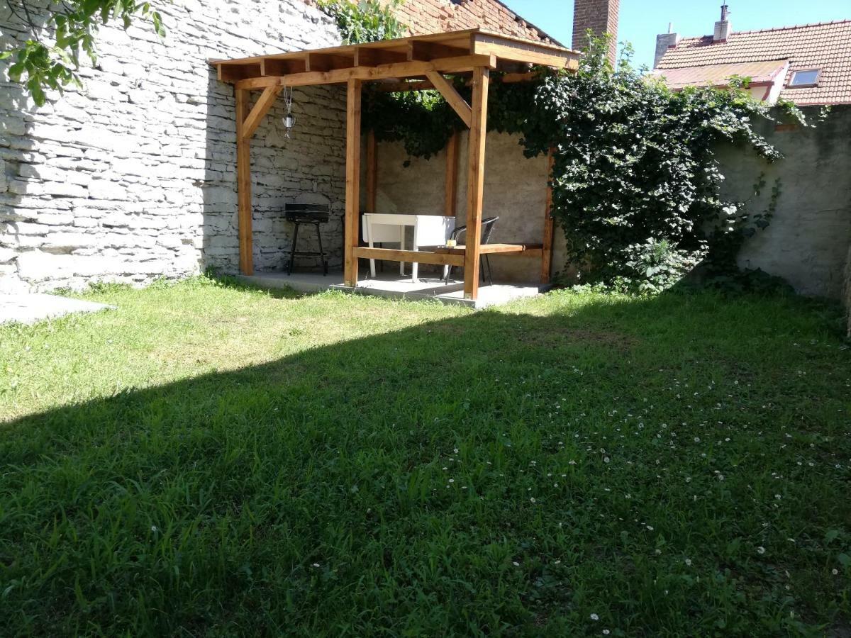 Cesky Brod Pension U Kostela מראה חיצוני תמונה