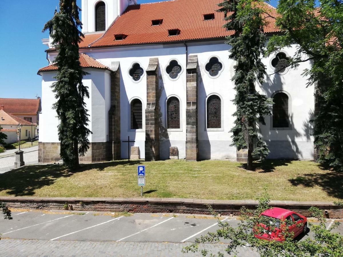 Cesky Brod Pension U Kostela מראה חיצוני תמונה