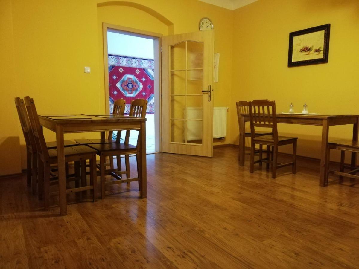 Cesky Brod Pension U Kostela מראה חיצוני תמונה