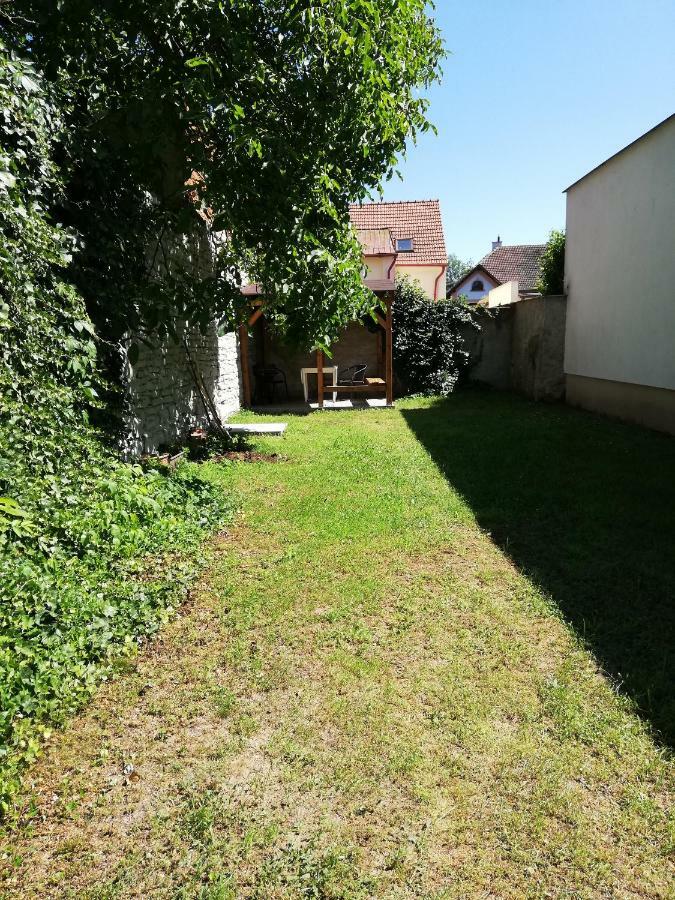 Cesky Brod Pension U Kostela מראה חיצוני תמונה