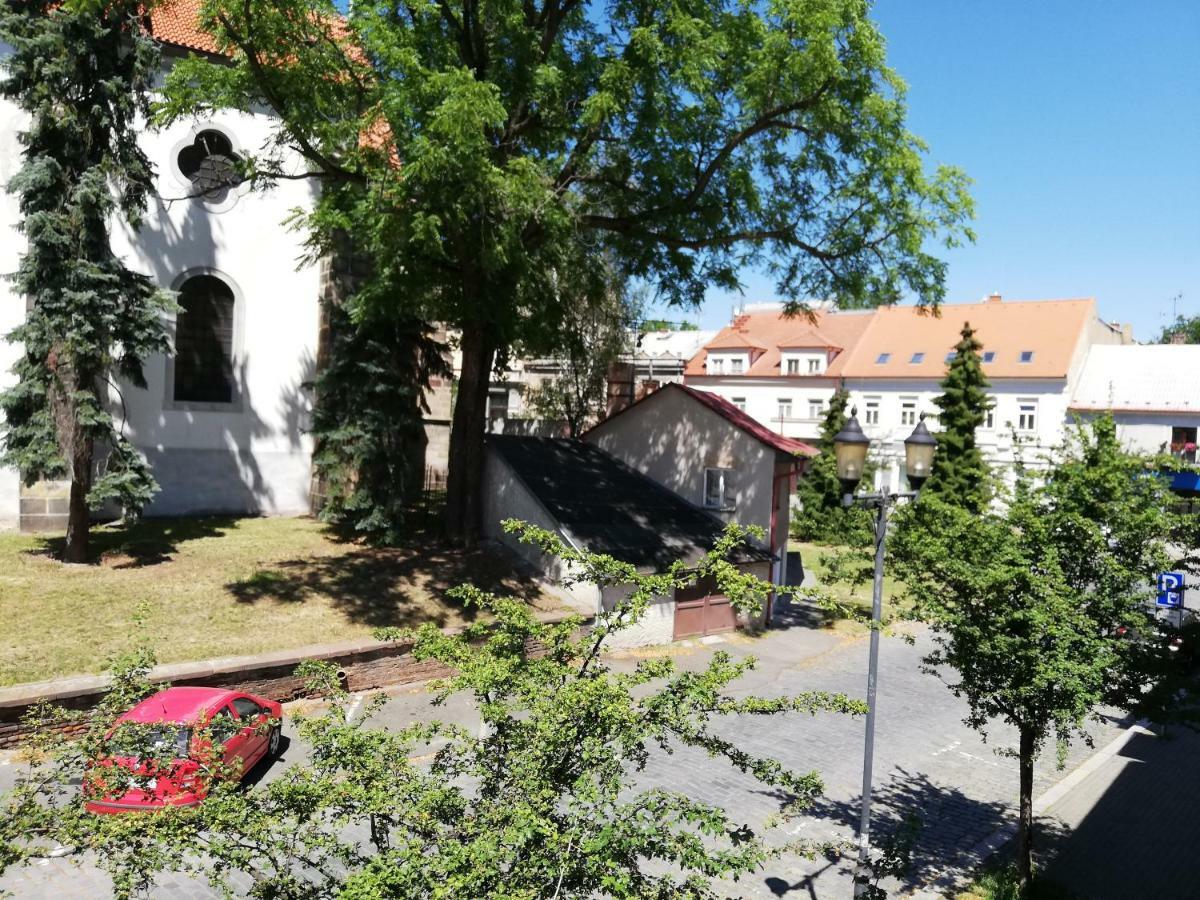 Cesky Brod Pension U Kostela מראה חיצוני תמונה